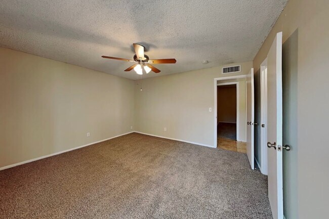 Building Photo - 3419 N 39th Dr