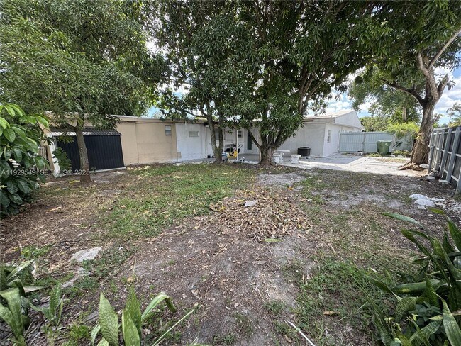 Building Photo - 343 W 42nd St