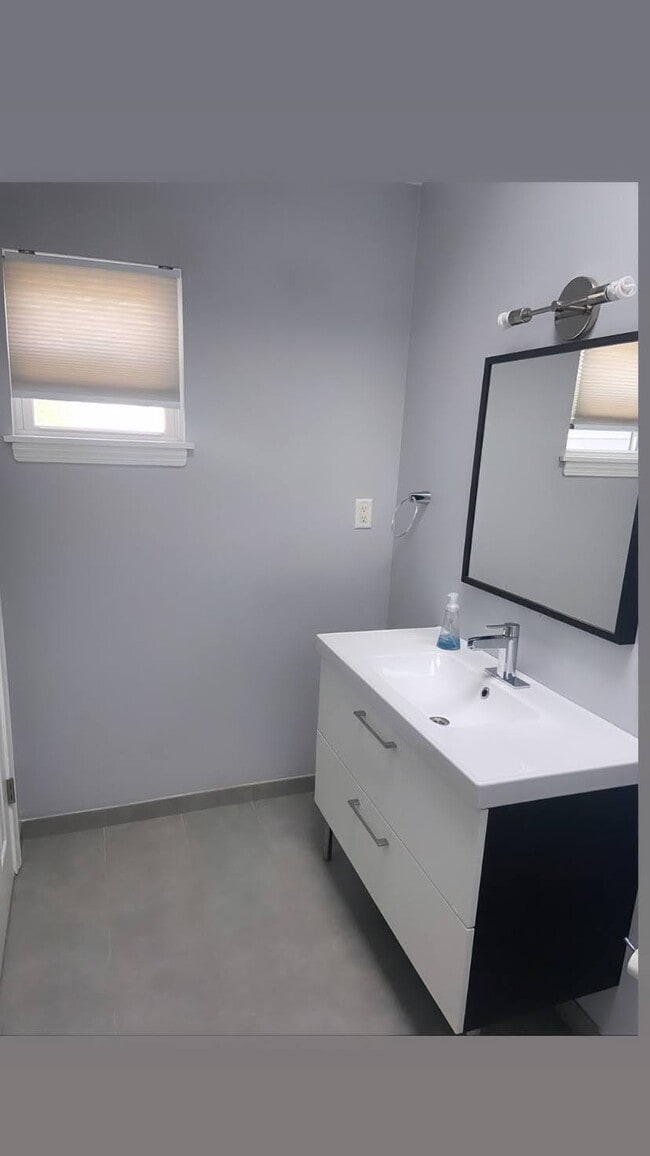 Building Photo - 422 Cypress Rd