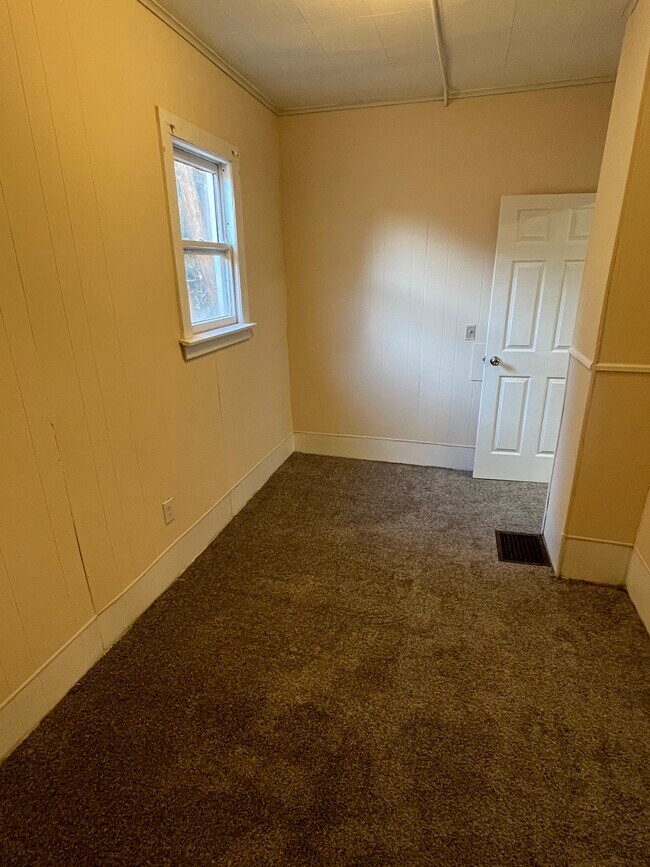 Building Photo - 749 Alpine Ave NW