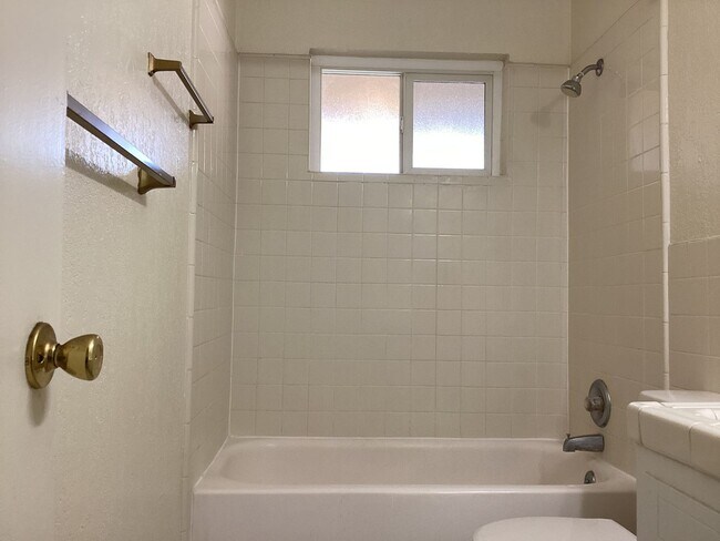 Building Photo - 4424-4426 E Dakota Ave