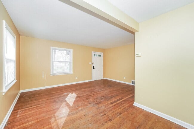 Building Photo - 3989 E 177th St