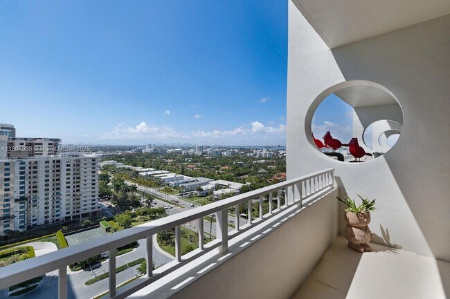 Building Photo - 10205 Collins Ave