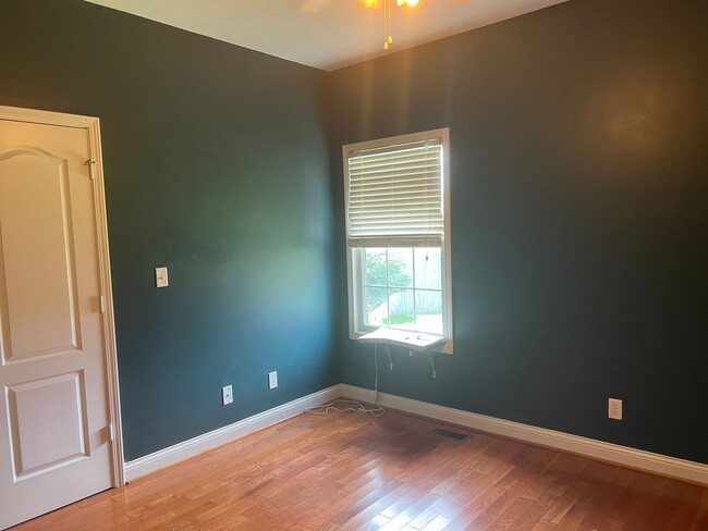 Building Photo - NEWLY LISTED AS RENTAL! 3 BEDROOM IN SALEM...