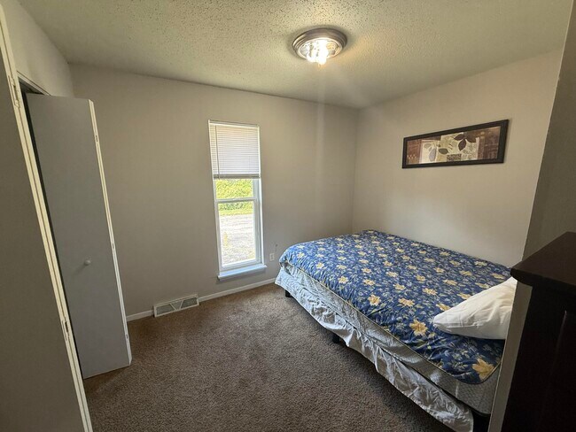 Building Photo - 205 Wheaton Ct