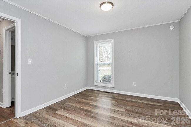 Building Photo - 1406 Pleasant Plains Rd