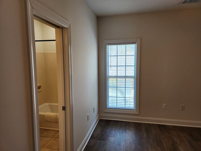 Building Photo - 411 Southbridge Blvd