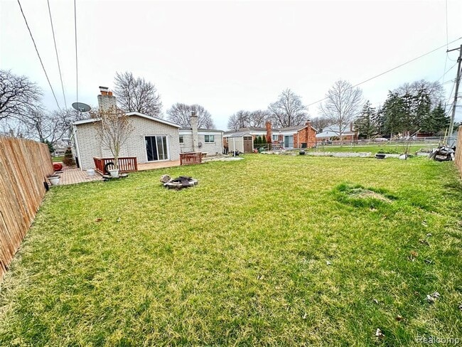 Building Photo - 2759 Saratoga Dr