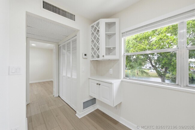 Building Photo - 670 Monaco Ct