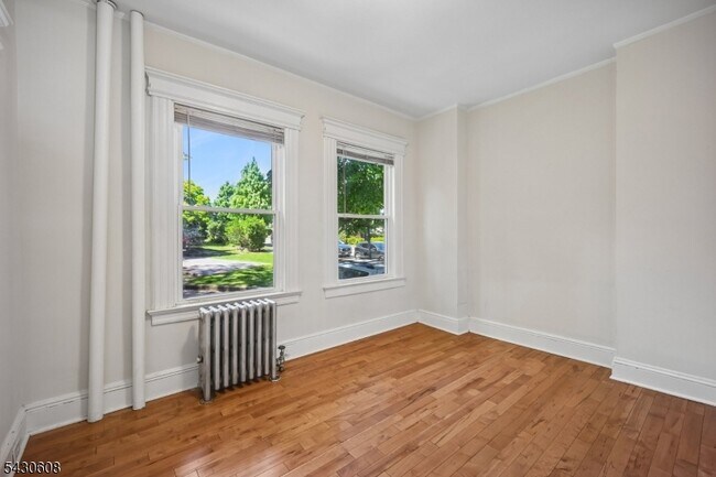 Building Photo - 76 Montague Pl