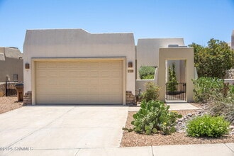 Building Photo - 1320 Golf Club Rd