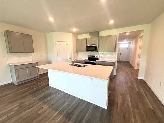 Building Photo - 5555 Hayloft Dr