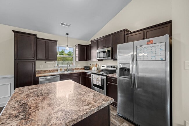 Building Photo - 215 Timber Jack Ct