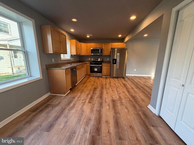 Building Photo - 5517 Schumacher Dr