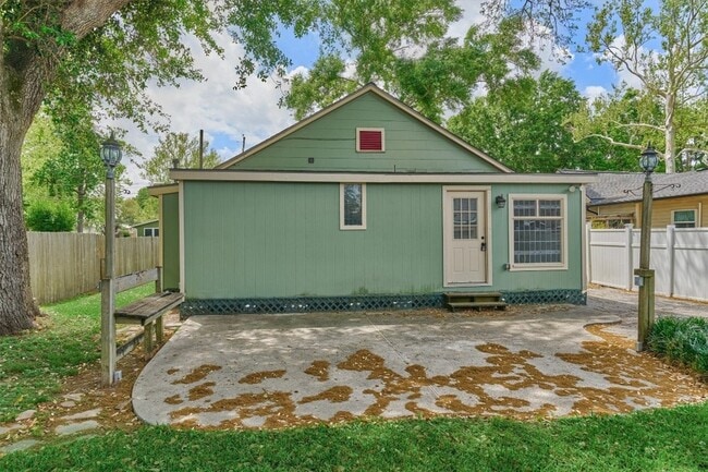 Building Photo - 711 Granberry St