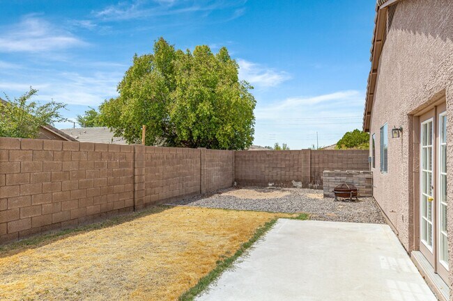 Building Photo - Beautiful Large 3 Bedroom home in Parkwood...