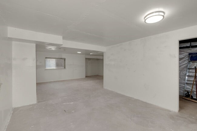 Building Photo - Pinon Valley 2 story 3 bedroom home