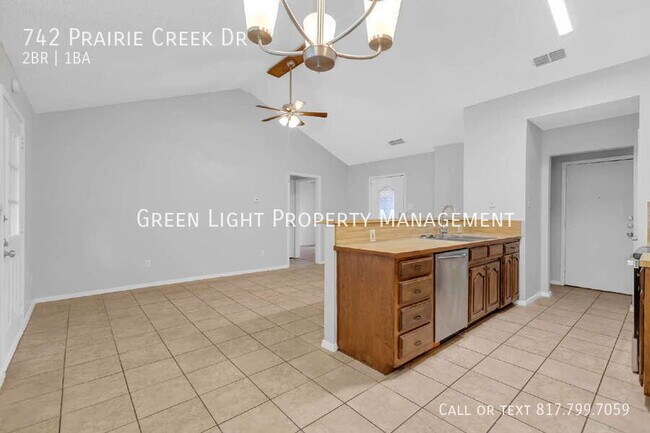 Building Photo - 742 Prairie Creek Dr