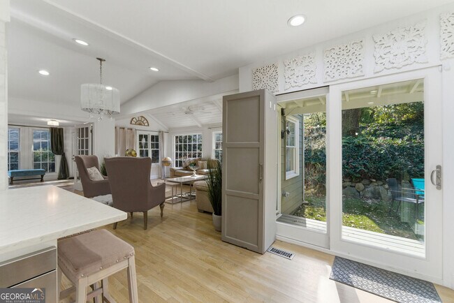 Building Photo - 302 Hascall Rd NW