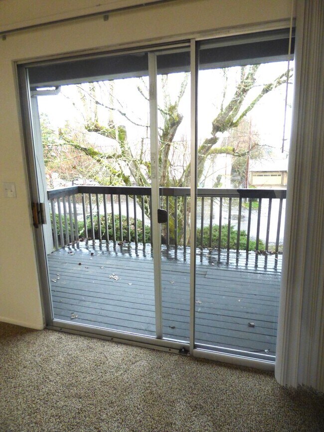 Building Photo - Rent Special: 1/2 Off May's Rent!! - Upstairs 2 Bedroom Unit