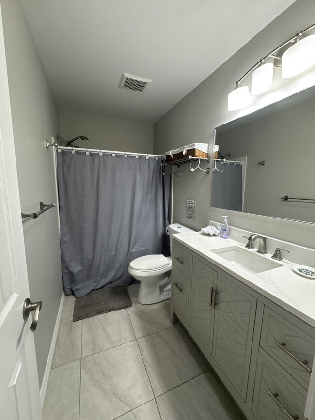 Building Photo - 108 Colonia Ln W