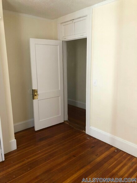 Building Photo - 15 Barrows St