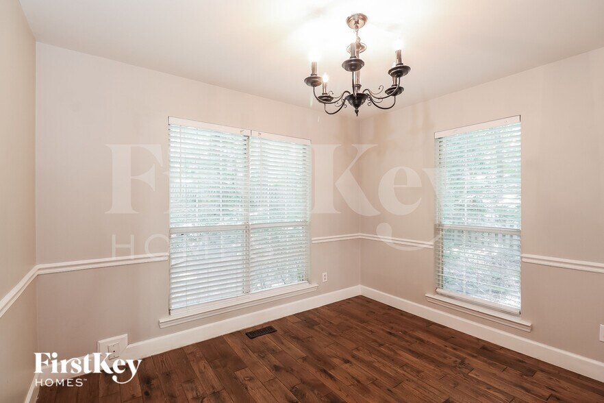Building Photo - 7815 Pinetuck Ln