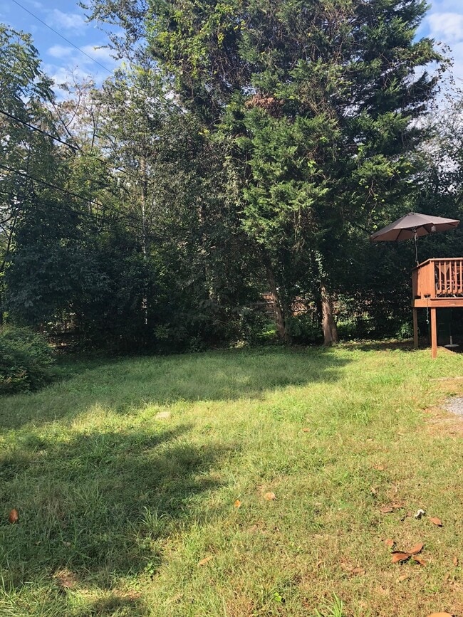 Building Photo - Great Duplex Conveniently Located in Charlotte