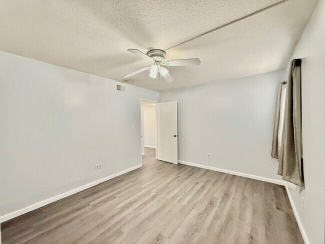 Building Photo - Beautifully remodeled 2 bedroom condo at w...