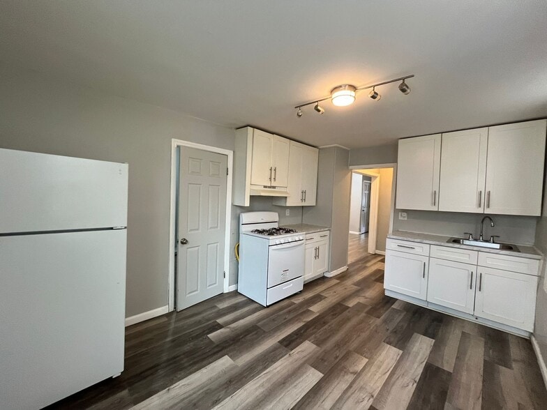 Building Photo - 197 Gates Ave