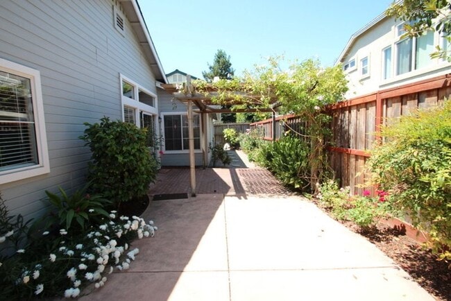 Building Photo - 1801 Foxboro St