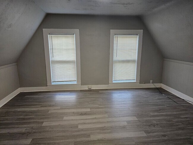 Building Photo - 641 10th St N