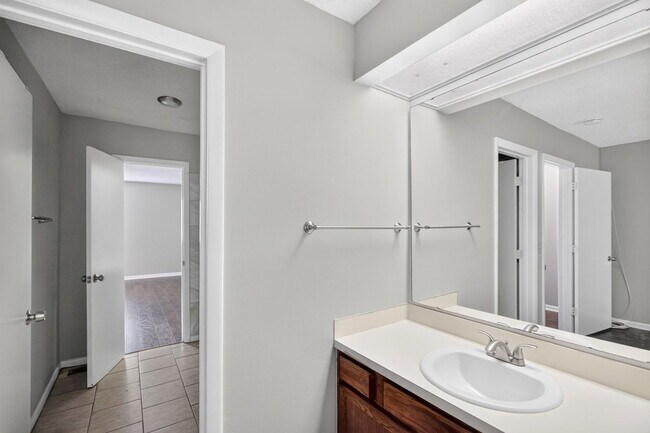 Building Photo - 8471 Yadkin Cir