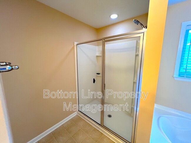 Building Photo - 815 Sarah Laura Ln