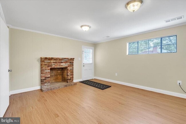 Building Photo - 664 S Greenbrier St
