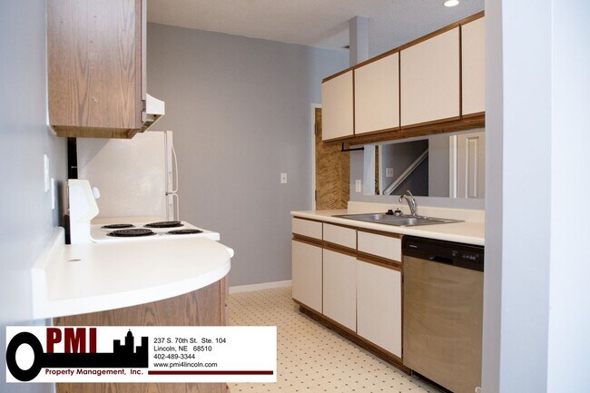 Building Photo - 2 Bedroom, 1.5 Bathroom Single Unit for Rent at Historic WaterPark