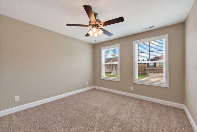 Building Photo - Pet Friendly Three Bedroom!