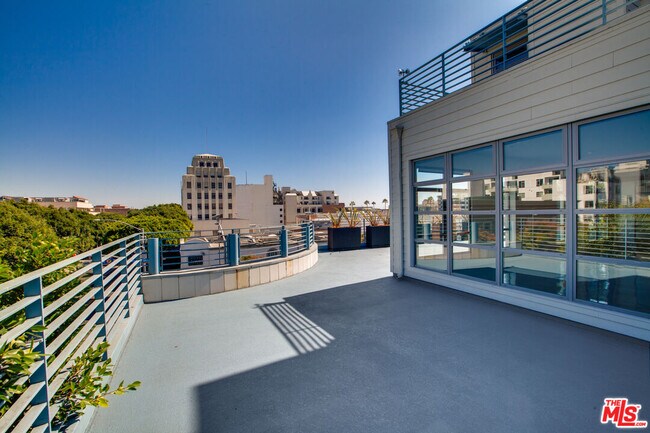 Building Photo - 1358 4th St