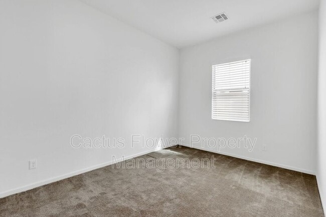 Building Photo - 45 N Iss Dr