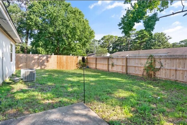 Building Photo - 540 Chateau Cir