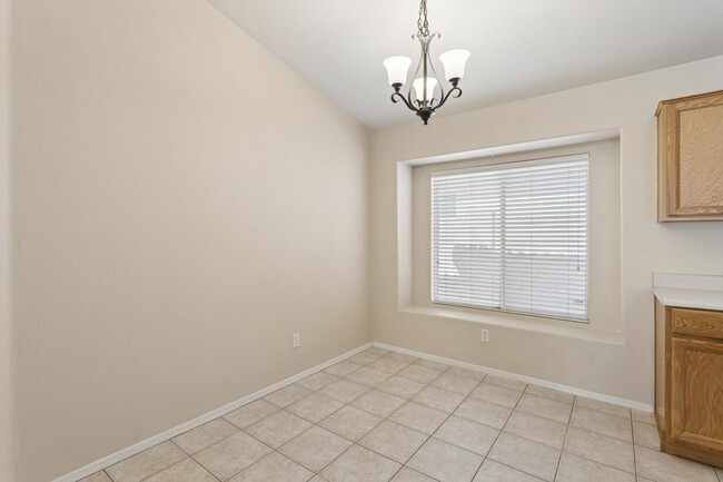 Building Photo - 921 E Montoya Ln