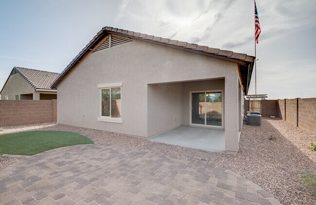 Building Photo - 1736 E Fontana Dr