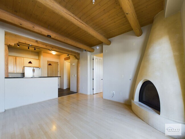 Building Photo - Highly Desirable Alameda Compound Condo!