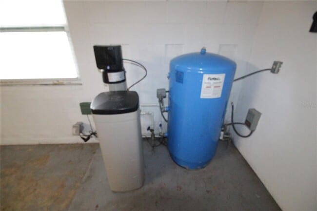 Building Photo - 10907 SW 24th Ave