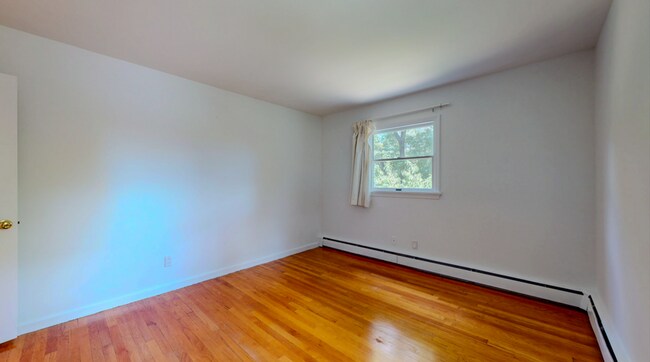Building Photo - Spacious 3-Bedroom Split-Level with Firepl...