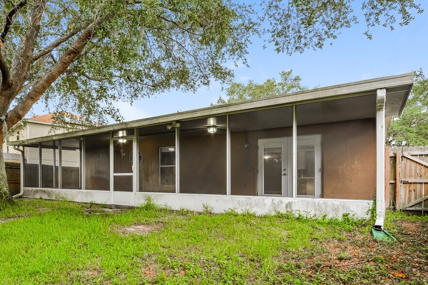 Building Photo - 3254 Erskine Dr