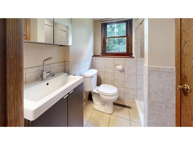 Building Photo - 3308 Roosevelt Ct NE