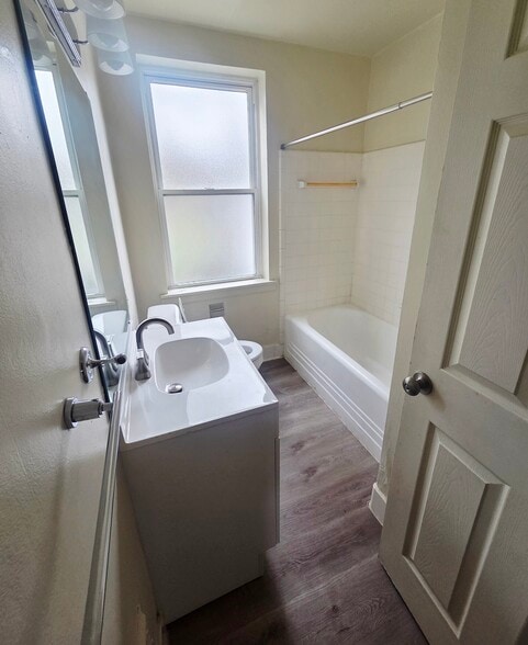 Building Photo - 3147 Evergreen Ave