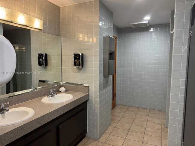 Building Photo - 770 Claughton Island Dr