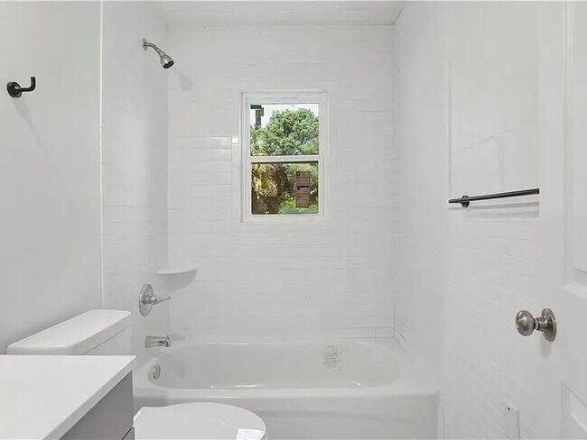 Building Photo - 956 Conti St